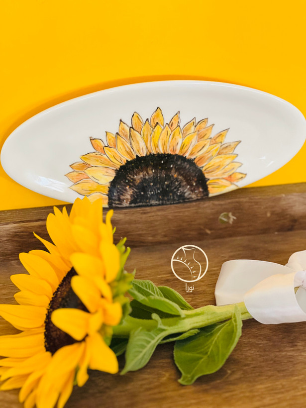 این رولت خوری زیبا برای برای چیدن شیرینی های کوچیک یا مزه های دیگر خیلی کاربردی هست😍